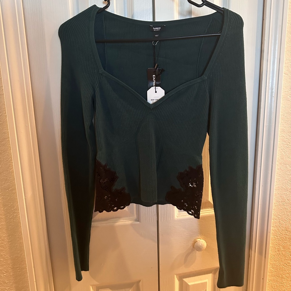 Express body contour Lace Top in emerald green